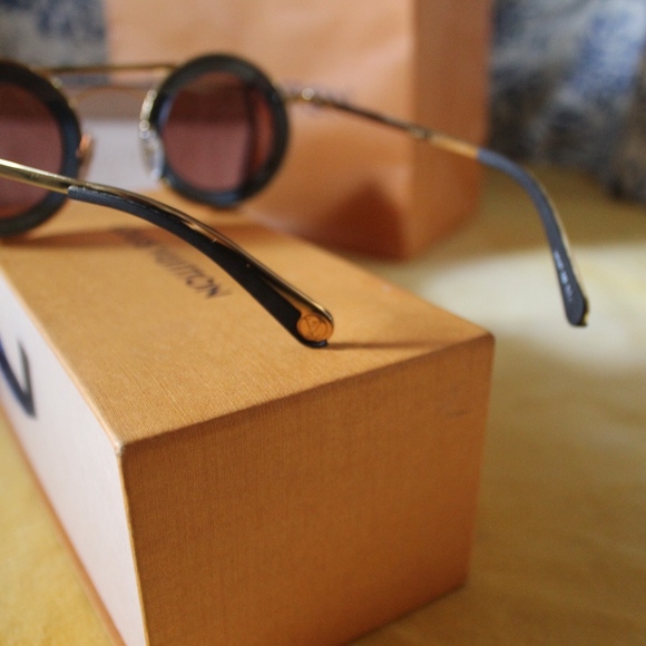 Louis Vuitton Spring 2016 Women's Sunglasses - Picture 5 of 8